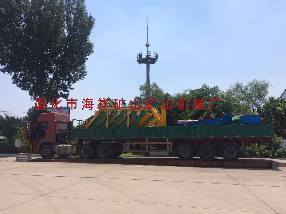 海祥技術(shù)工人加班加點(diǎn)趕貨期，保證生產(chǎn)進(jìn)度確保按時發(fā)貨