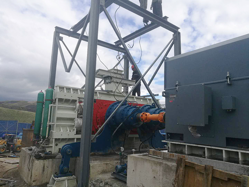 海祥疊層篩廠家的客戶們正在現(xiàn)場使用高壓輥磨機 海祥疊層篩廠家的客戶們正在現(xiàn)場使用高壓輥磨機