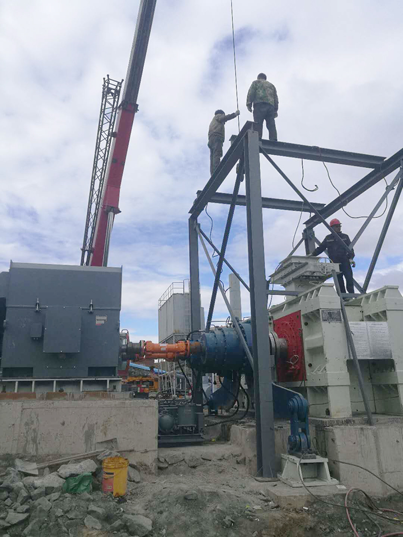 海祥疊層篩廠家的客戶們正在現(xiàn)場使用高壓輥磨機 海祥疊層篩廠家的客戶們正在現(xiàn)場使用高壓輥磨機
