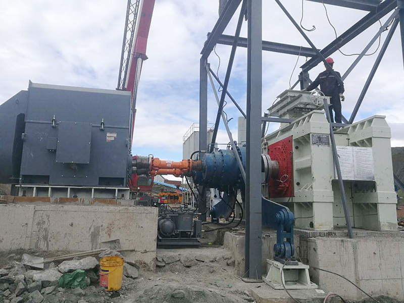 海祥疊層篩廠家的客戶們正在現(xiàn)場使用高壓輥磨機 海祥疊層篩廠家的客戶們正在現(xiàn)場使用高壓輥磨機