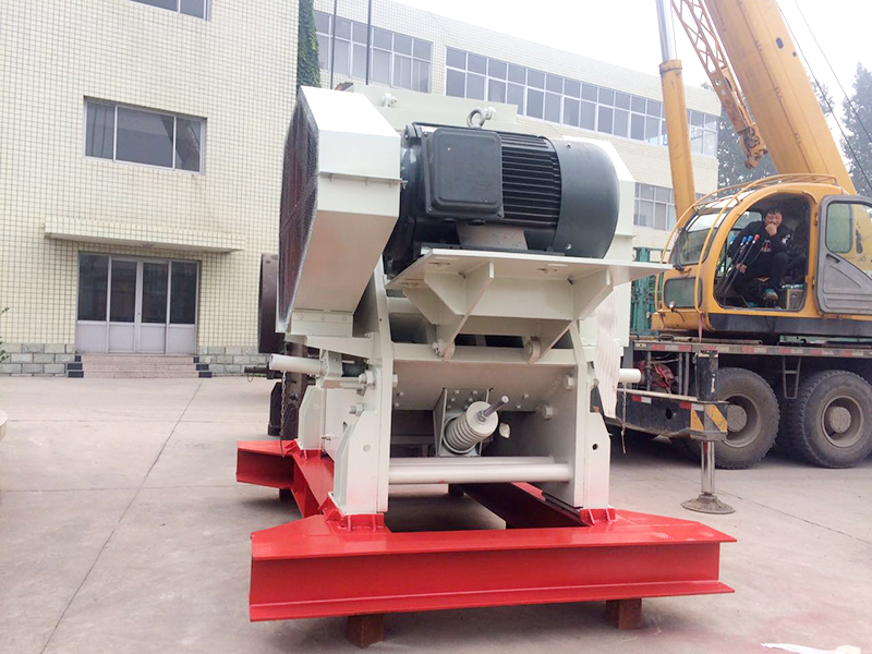 海祥疊層振動篩廠家的V型破碎機(jī)在金秋來臨之際發(fā)貨啦！